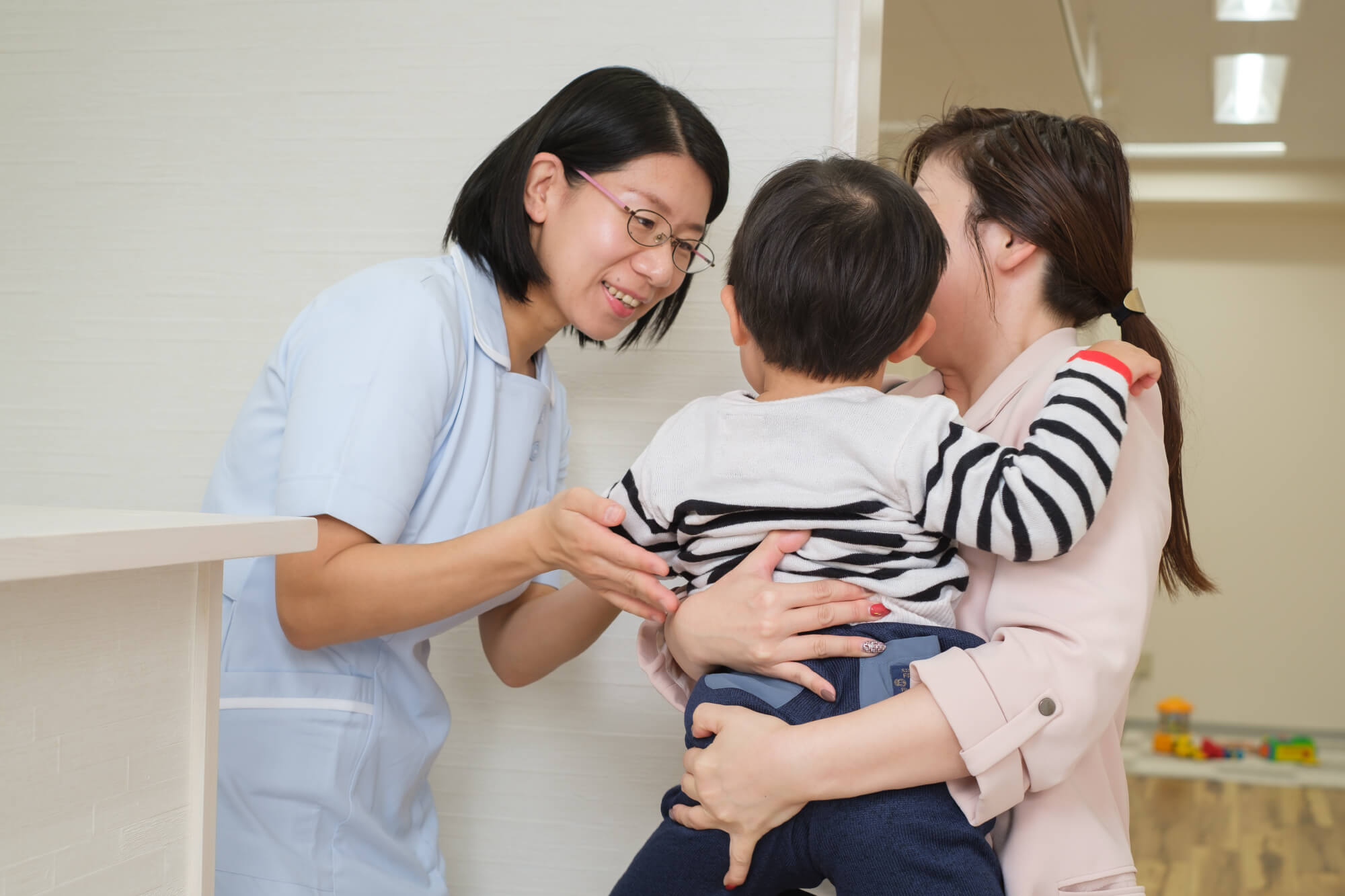 写真：保育士監修スタッフ在籍！お子様連れでの来院大歓迎！